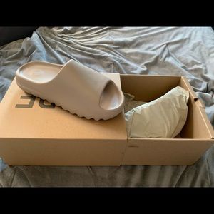 DEADSTOCK YEEZY SLIDES (COLOR-PURE) SIZE 11